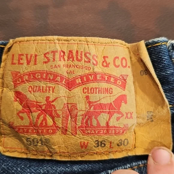 L Blue Levis Jeans Sz W36 L30 - Picture 2 of 3